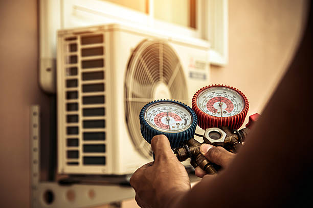 Professional Hvac technician working in Glenelg, MD